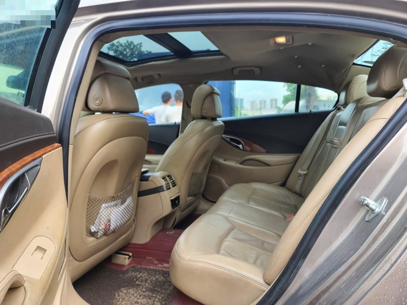 东莞12年别克君越5