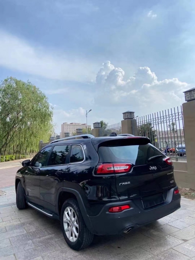 呼和浩特16年Jeep自由光1