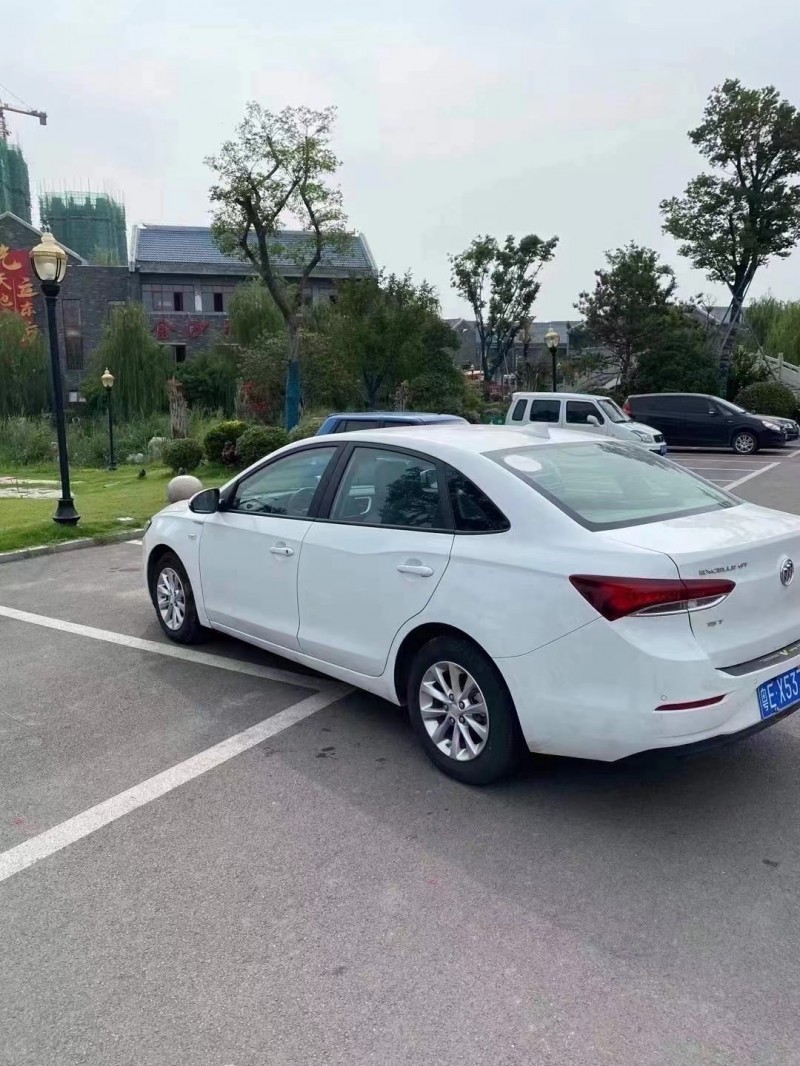 济宁20年别克英朗8