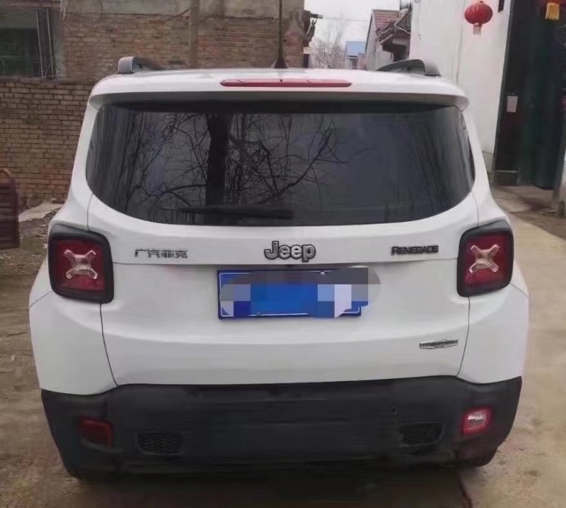 濟寧17年Jeep自由俠6