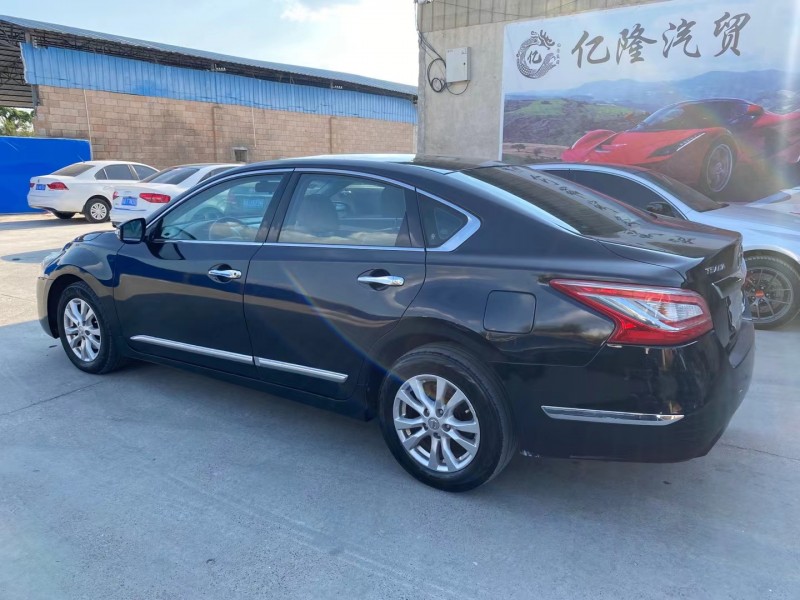 南寧13年日產天籟8