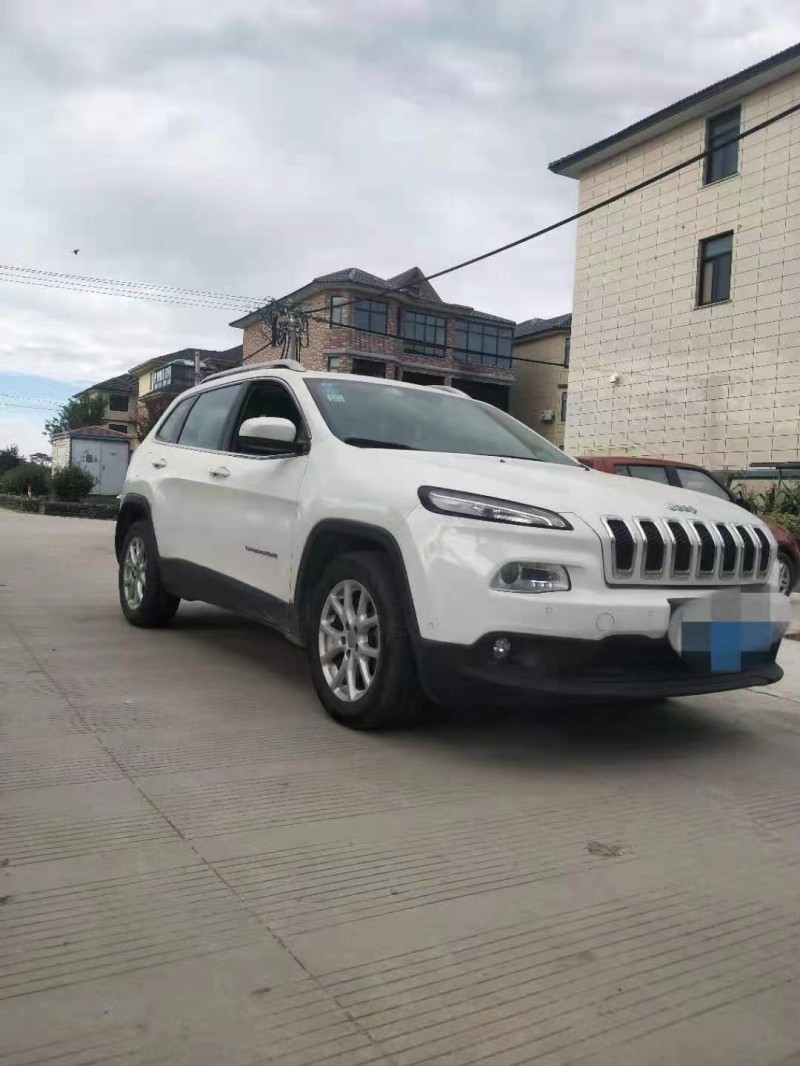 嘉興17年Jeep自由光3