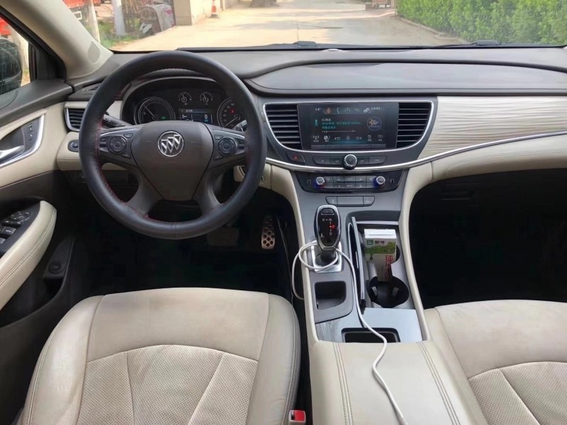 青岛17年别克君越5