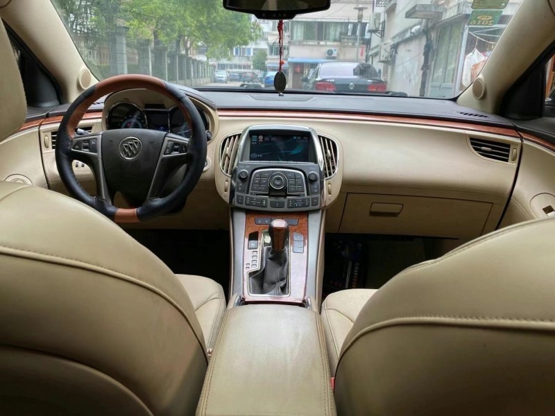 徐州12年别克君越6