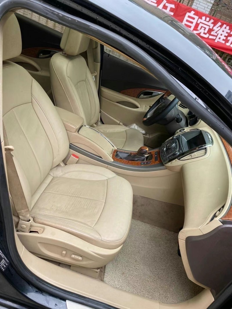 徐州12年别克君越8