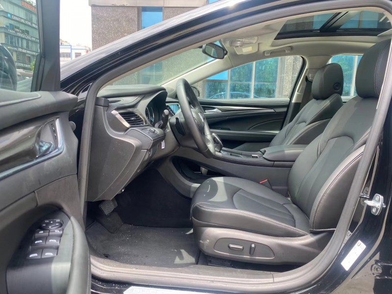 东莞21年别克君越8