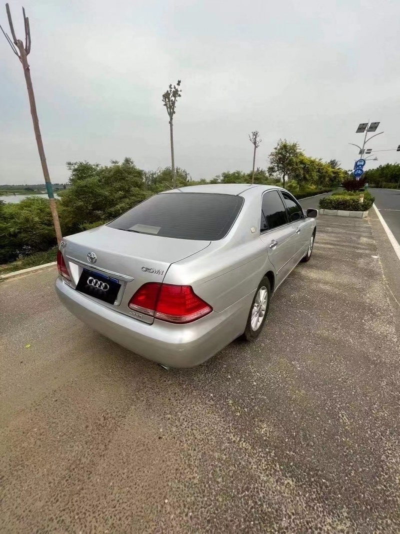 青岛09年丰田皇冠2