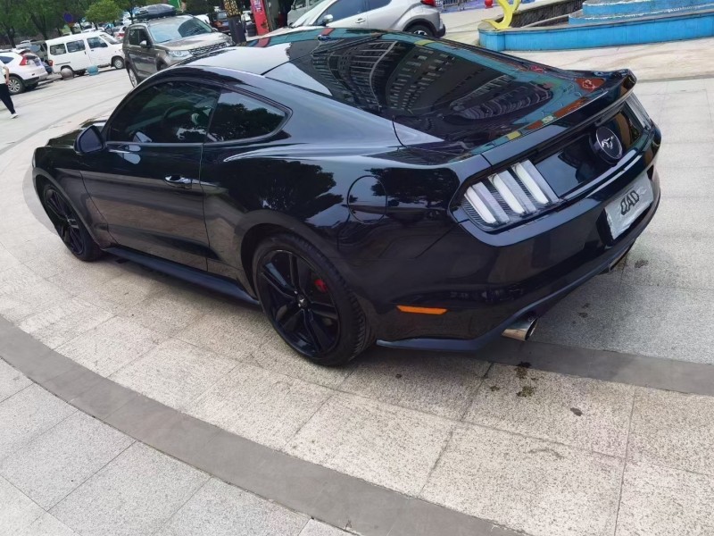 武汉17年福特野马3