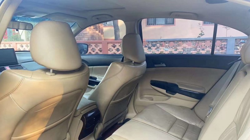 青岛09年本田雅阁4