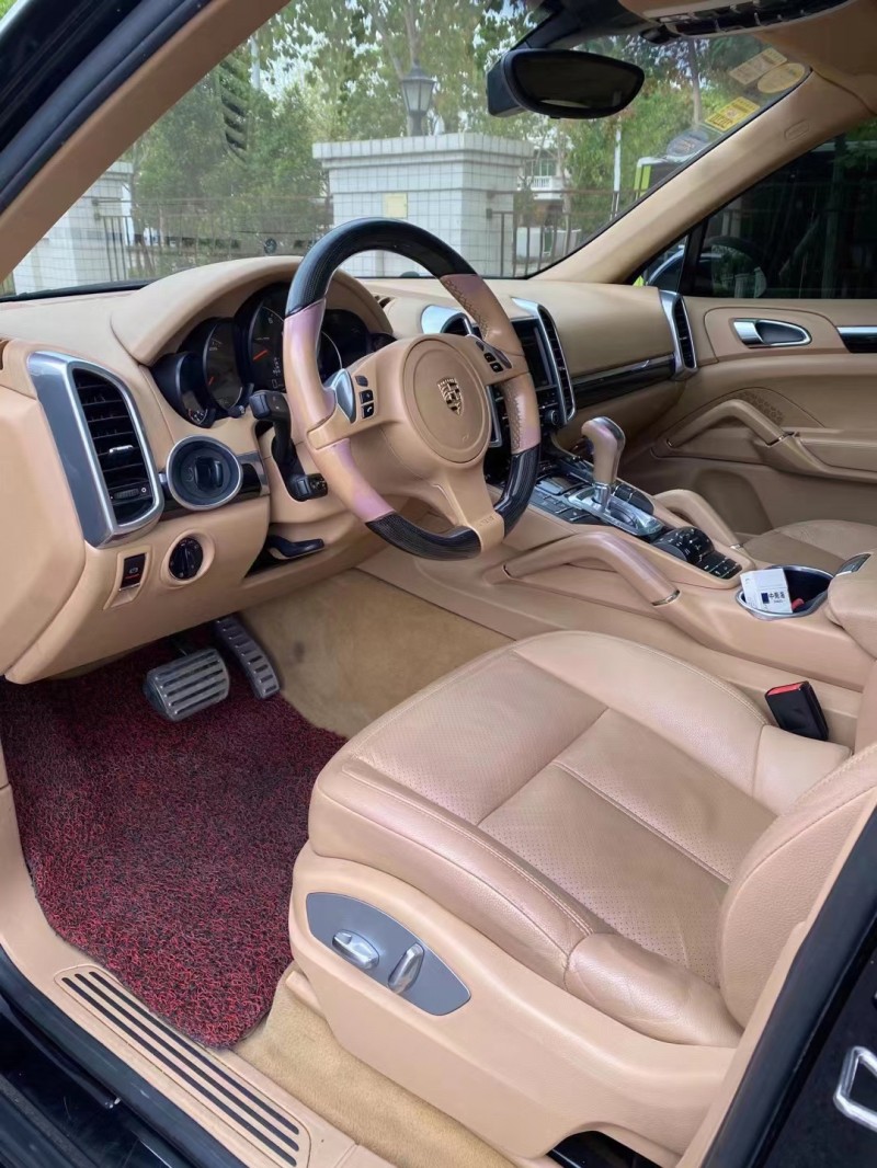 中山11年保时捷卡宴5