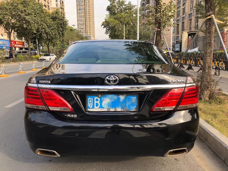 深圳12年丰田皇冠3