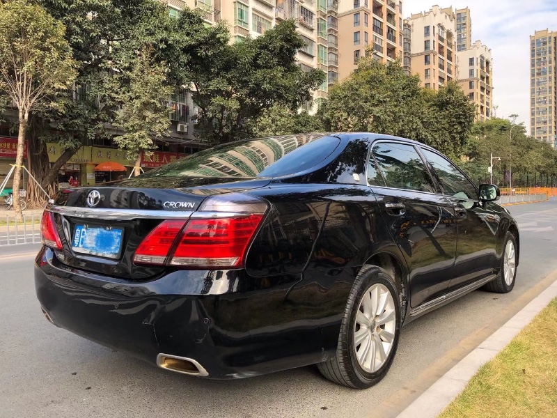 深圳12年丰田皇冠1