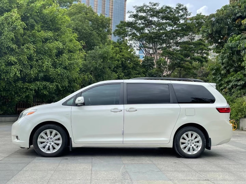 深圳17年丰田塞纳7