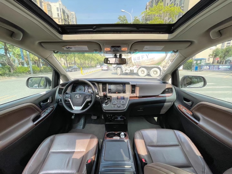 深圳17年丰田塞纳5