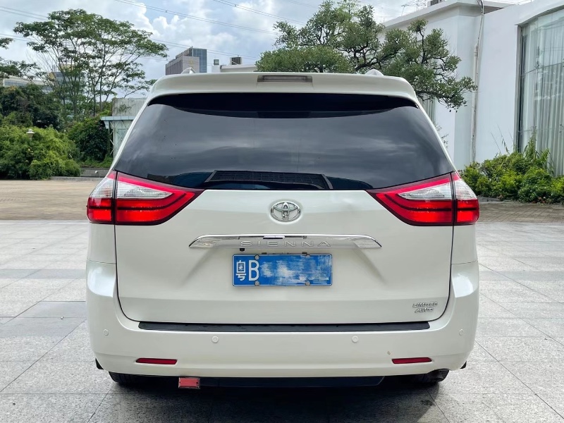 深圳17年丰田塞纳2