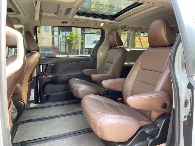 深圳17年丰田塞纳4