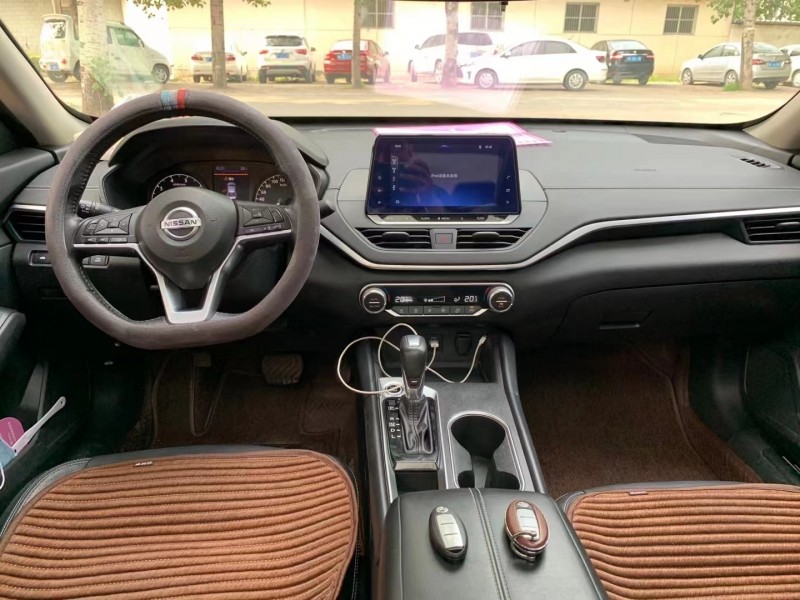 保定20年日产天籁9