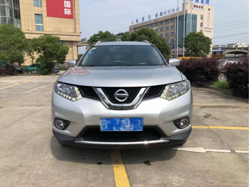 舟山15年日產奇駿8