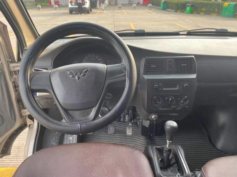 寧德20年五菱汽車榮光5
