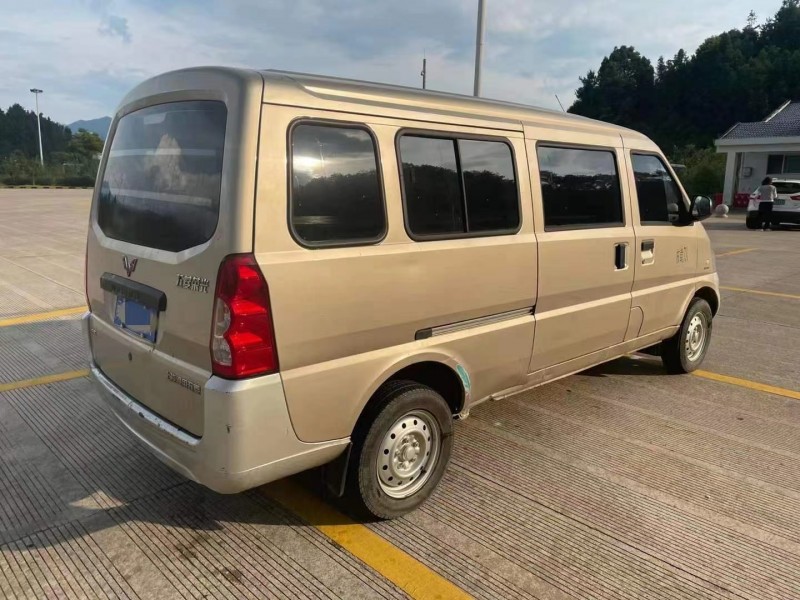 寧德20年五菱汽車榮光9