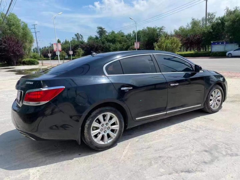 枣庄12年别克君越8