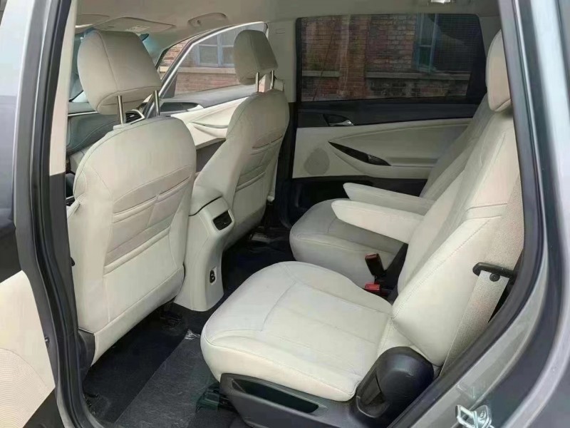 保定19年别克GL69