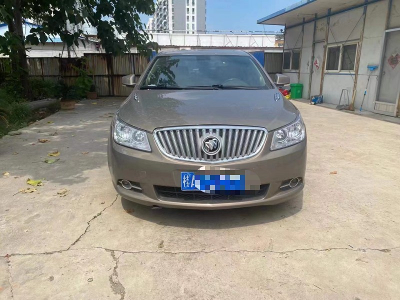 济宁11年别克君越1