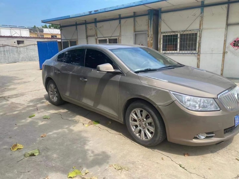 济宁11年别克君越3