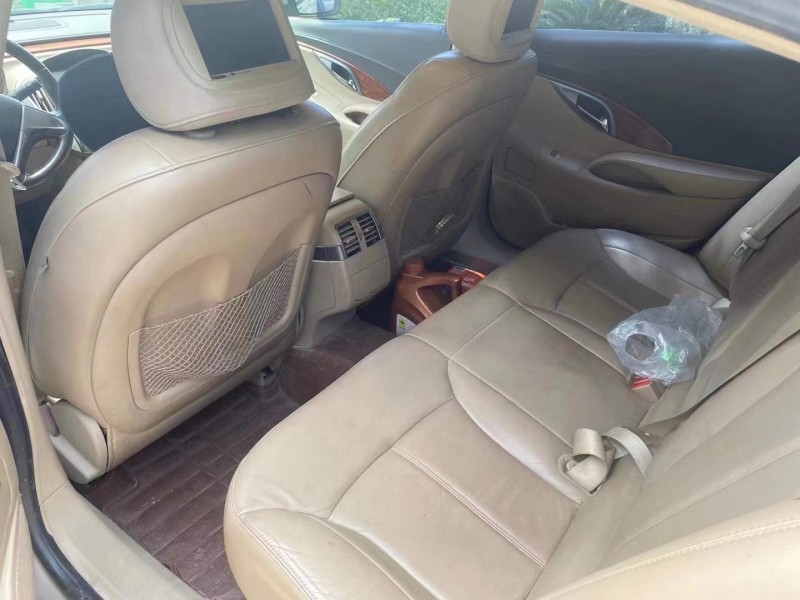 济宁11年别克君越4