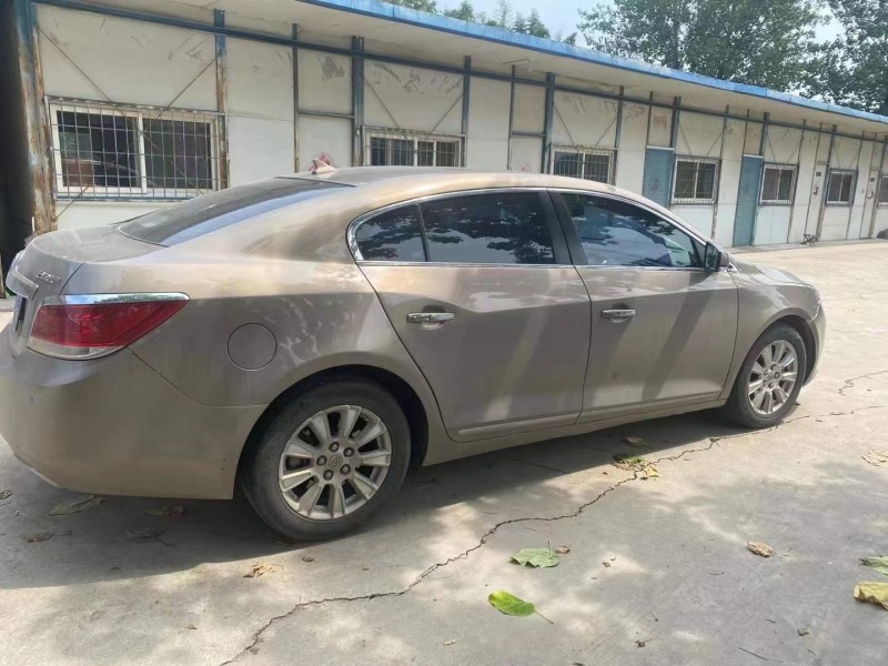 济宁11年别克君越7