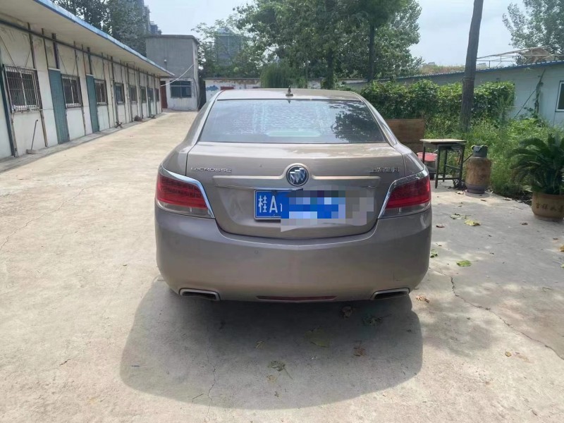 济宁11年别克君越8