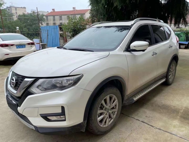 武汉19年日产奇骏5