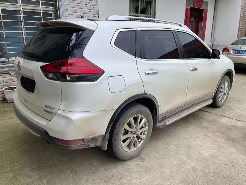 武汉19年日产奇骏1