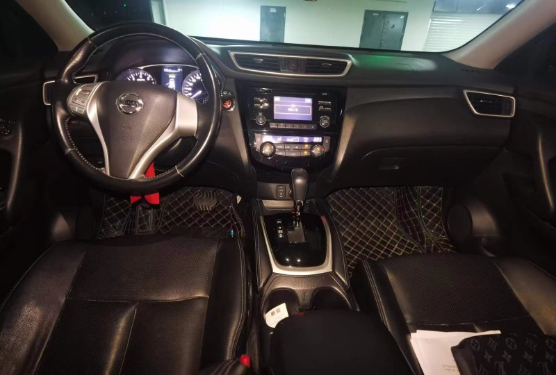 重慶15年日產奇駿6