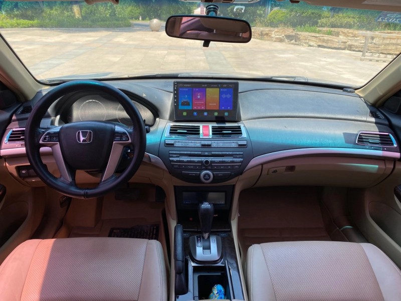 青岛10年本田雅阁6