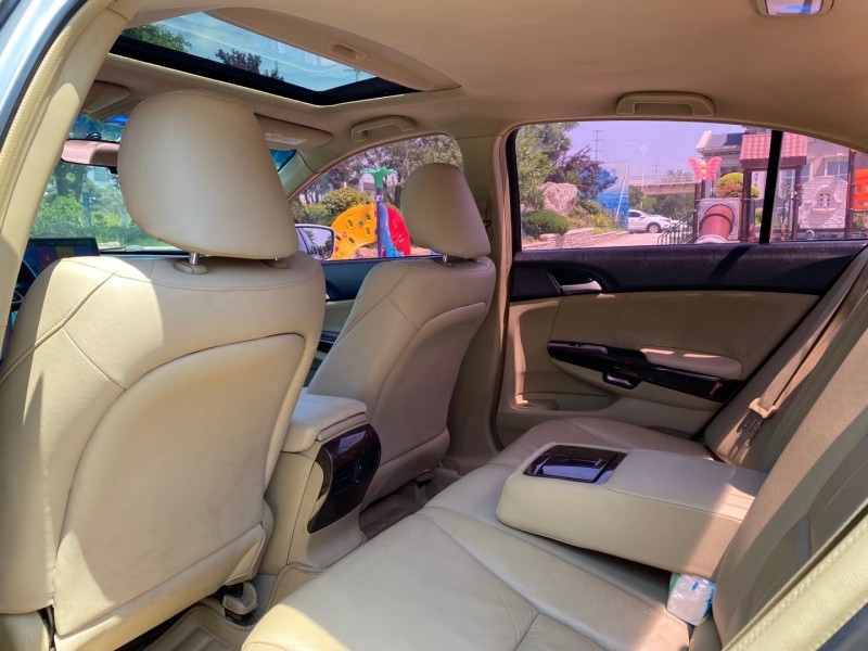 青岛10年本田雅阁5