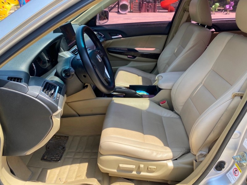 青岛10年本田雅阁4