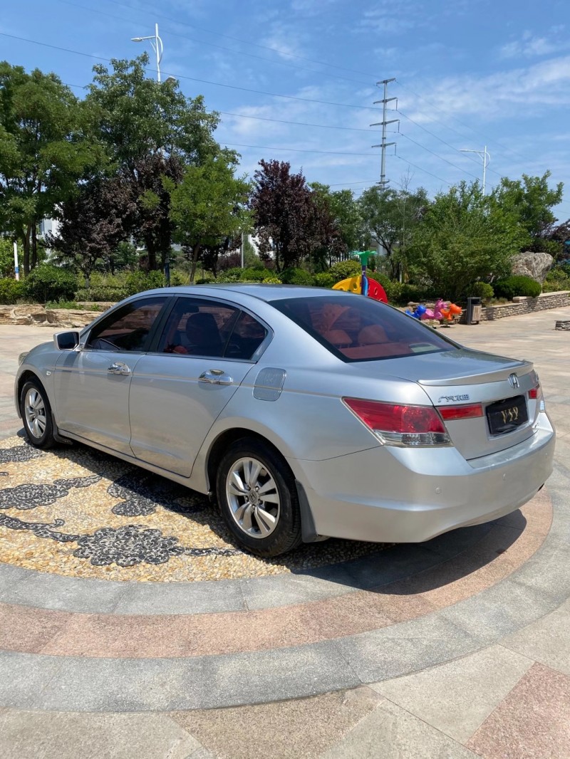 青岛10年本田雅阁3