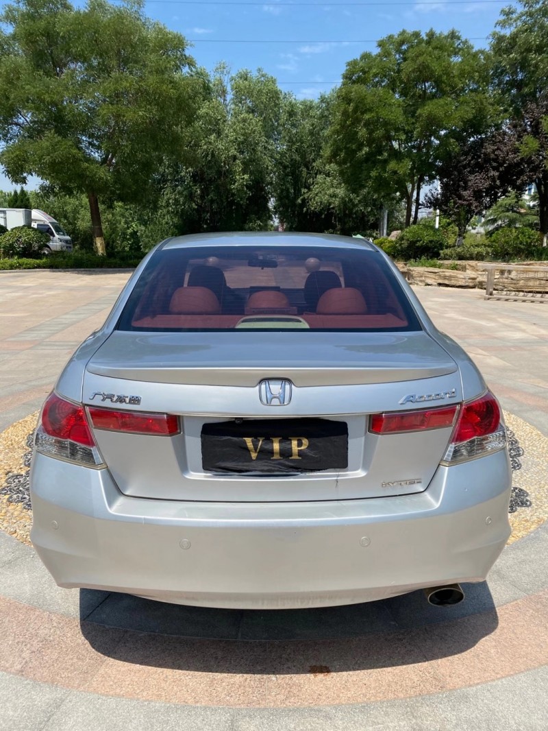 青岛10年本田雅阁1