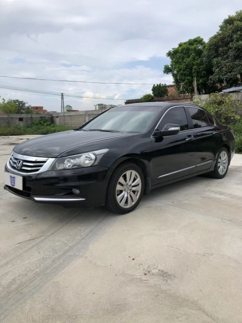 佛山13年本田雅阁2