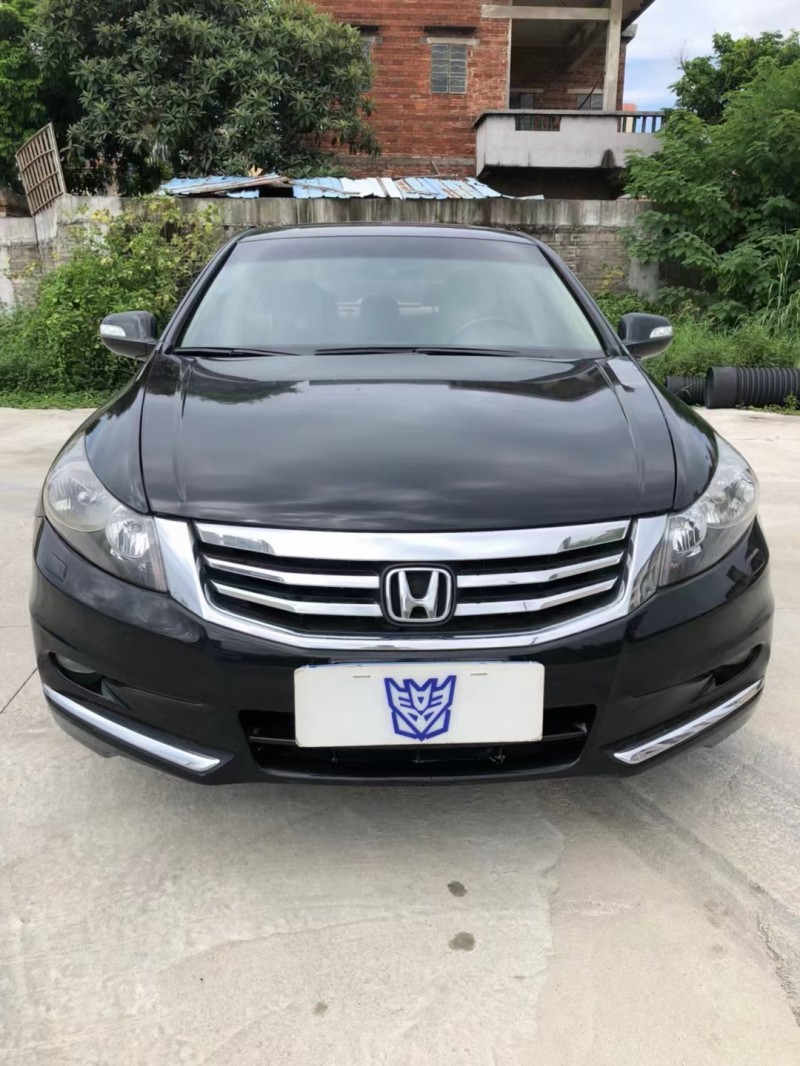 佛山13年本田雅阁1