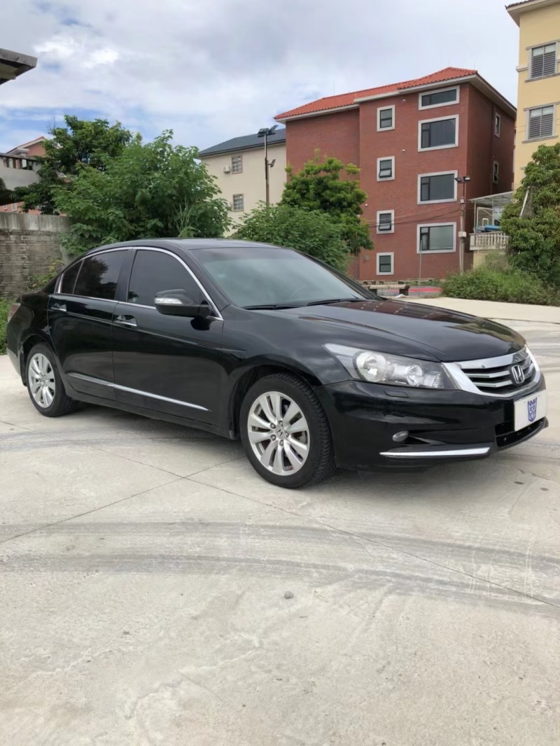 佛山13年本田雅阁3