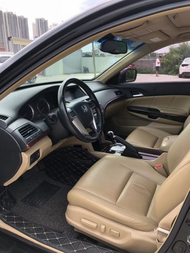 佛山13年本田雅阁5