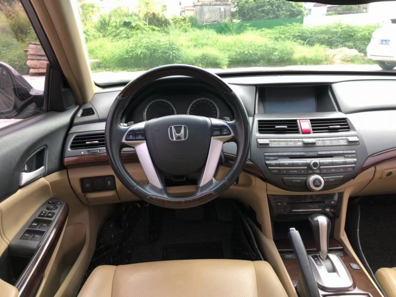 佛山13年本田雅阁9