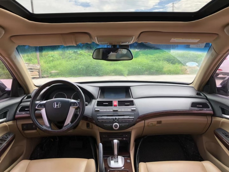 佛山13年本田雅阁8