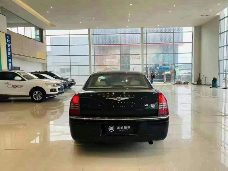 保定09年克莱斯勒300C8