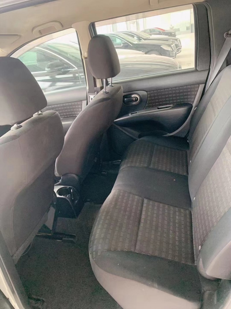 保定13年日产骊威3