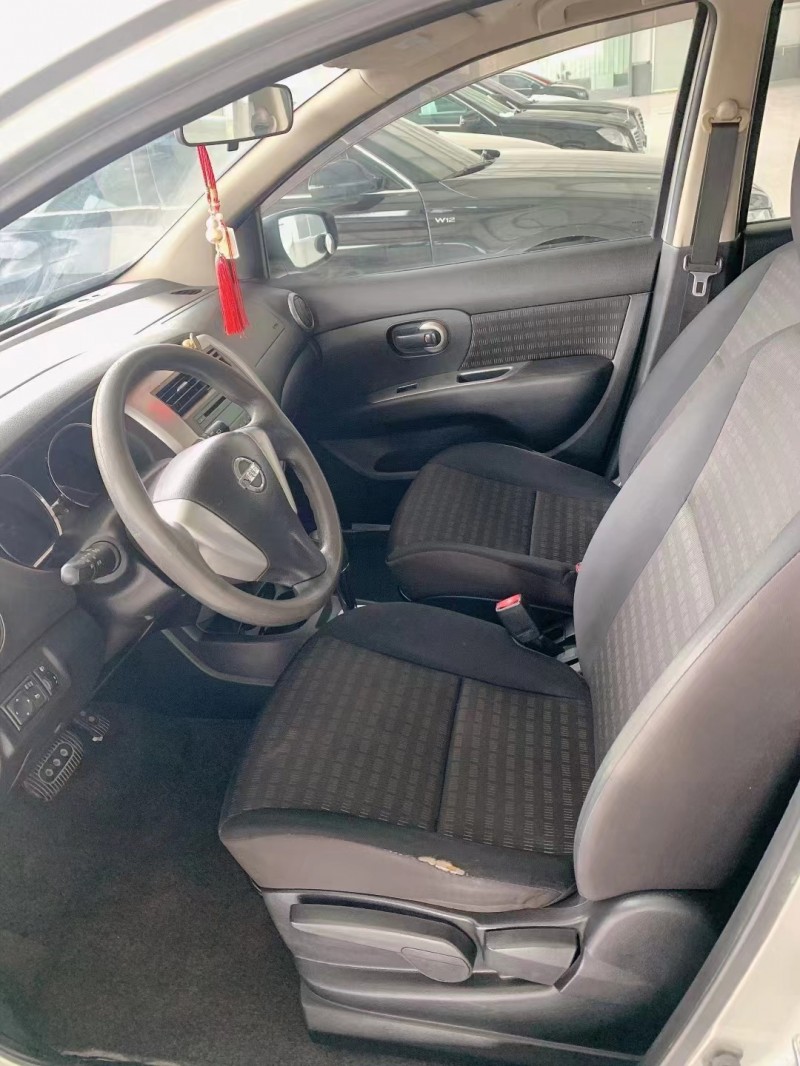 保定13年日产骊威4