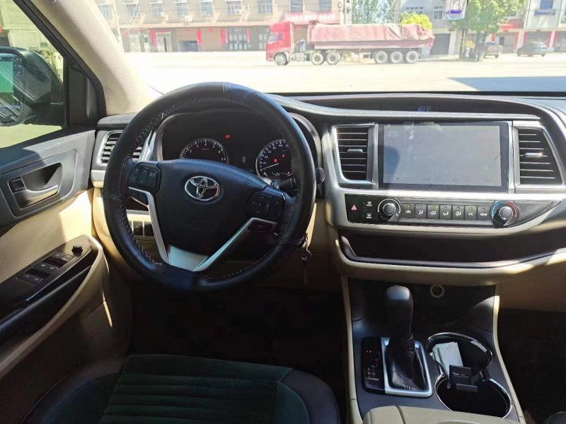 武汉18年丰田汉兰达5