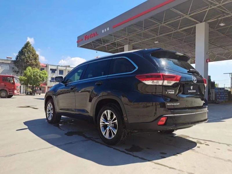 武汉18年丰田汉兰达8